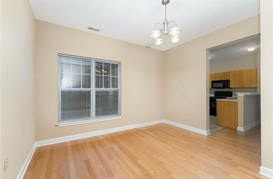 Building Photo - 102 Campus Walk Trl