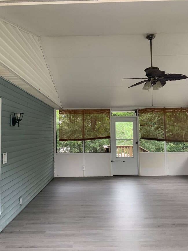 Building Photo - Mount Juliet three bedroom two bath in the...