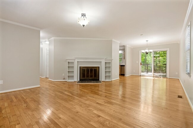 Building Photo - Renovated 3 Bed Ranch Style with large Fenced-in yard!