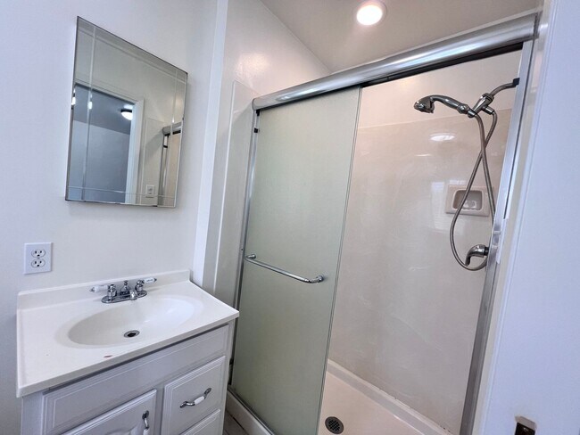 Building Photo - EBS T 37565