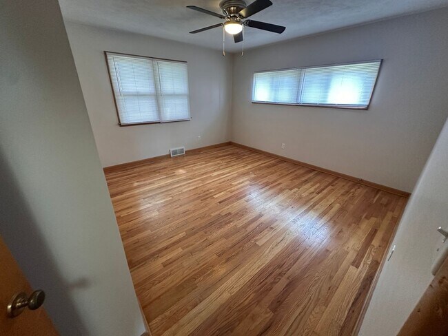 Building Photo - Louisville Farmhouse With Walkout basement