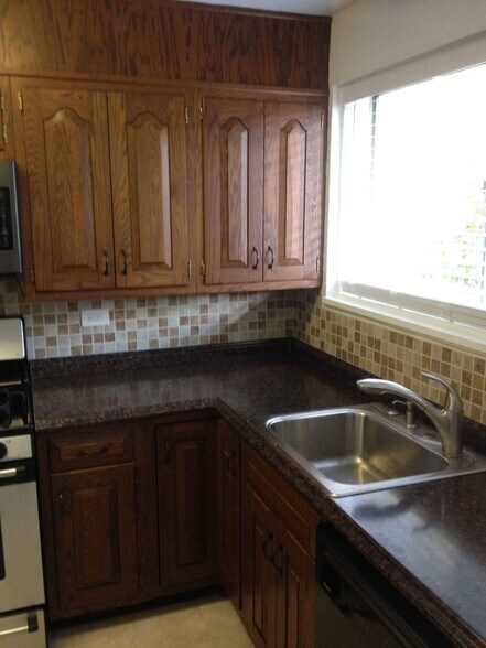 Building Photo - 10518 Weymouth St