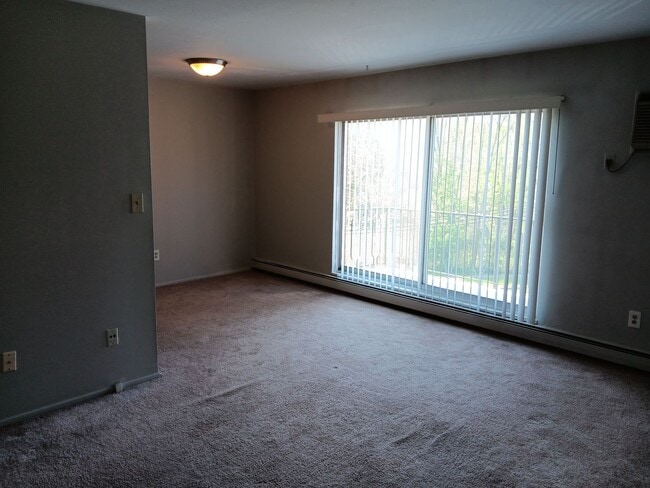 Building Photo - Chagrin Falls condo for rent