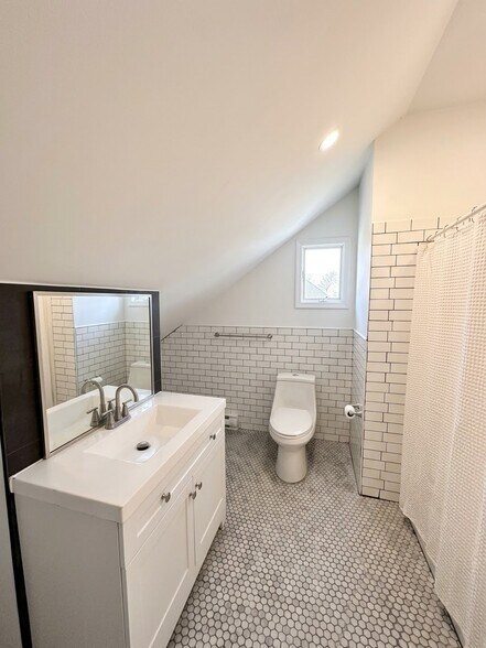 Building Photo - 311 E Grove St