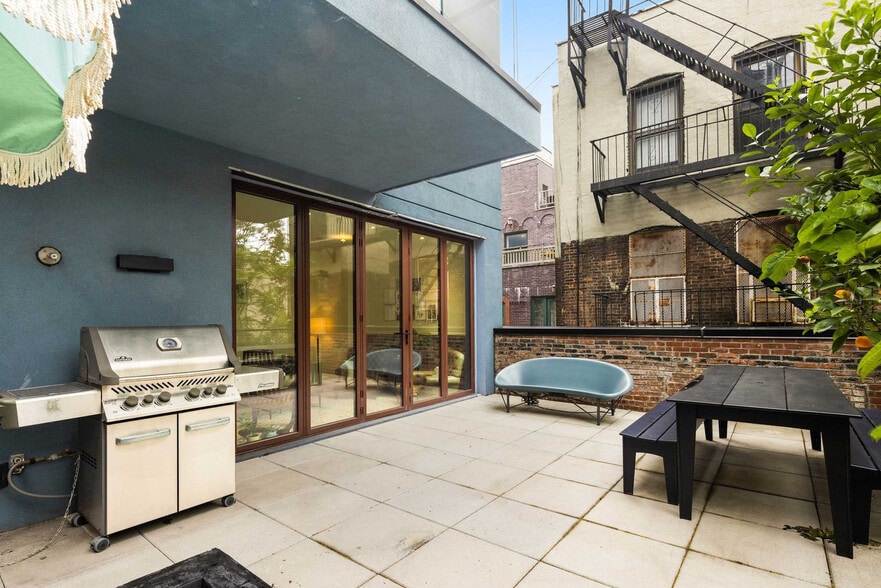 Building Photo - 61 Rivington St