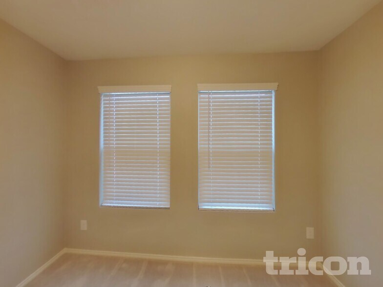 Building Photo - 1705 Clairborne Ct