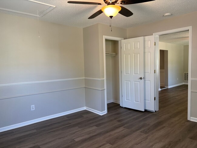 Building Photo - 3 Bedroom, 1 Bathroom House in Eden!
