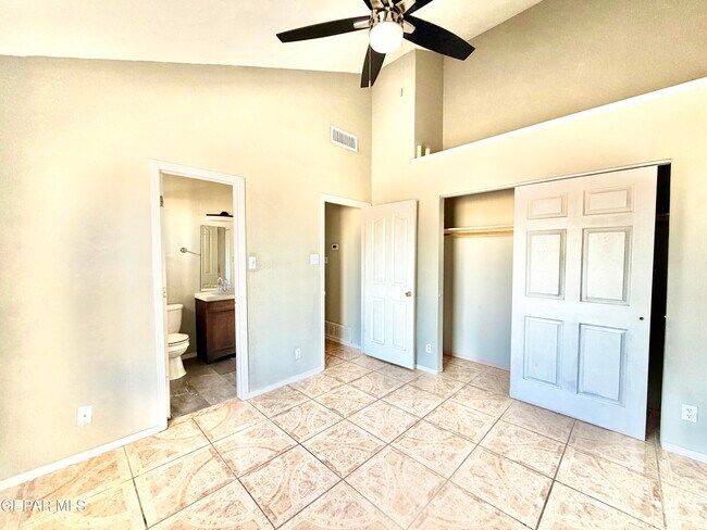 Building Photo - 9150 Bur Oak Cir