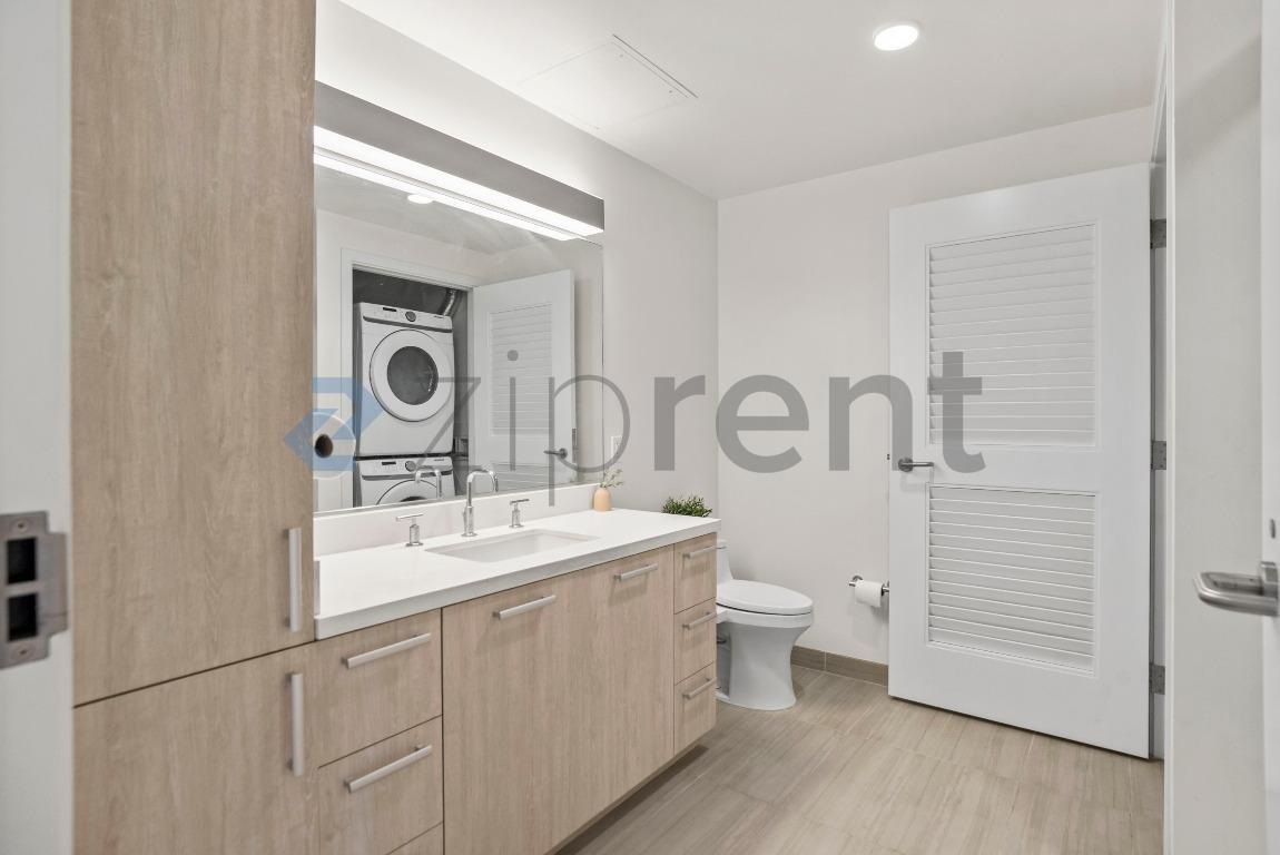 Building Photo - Unit 10710