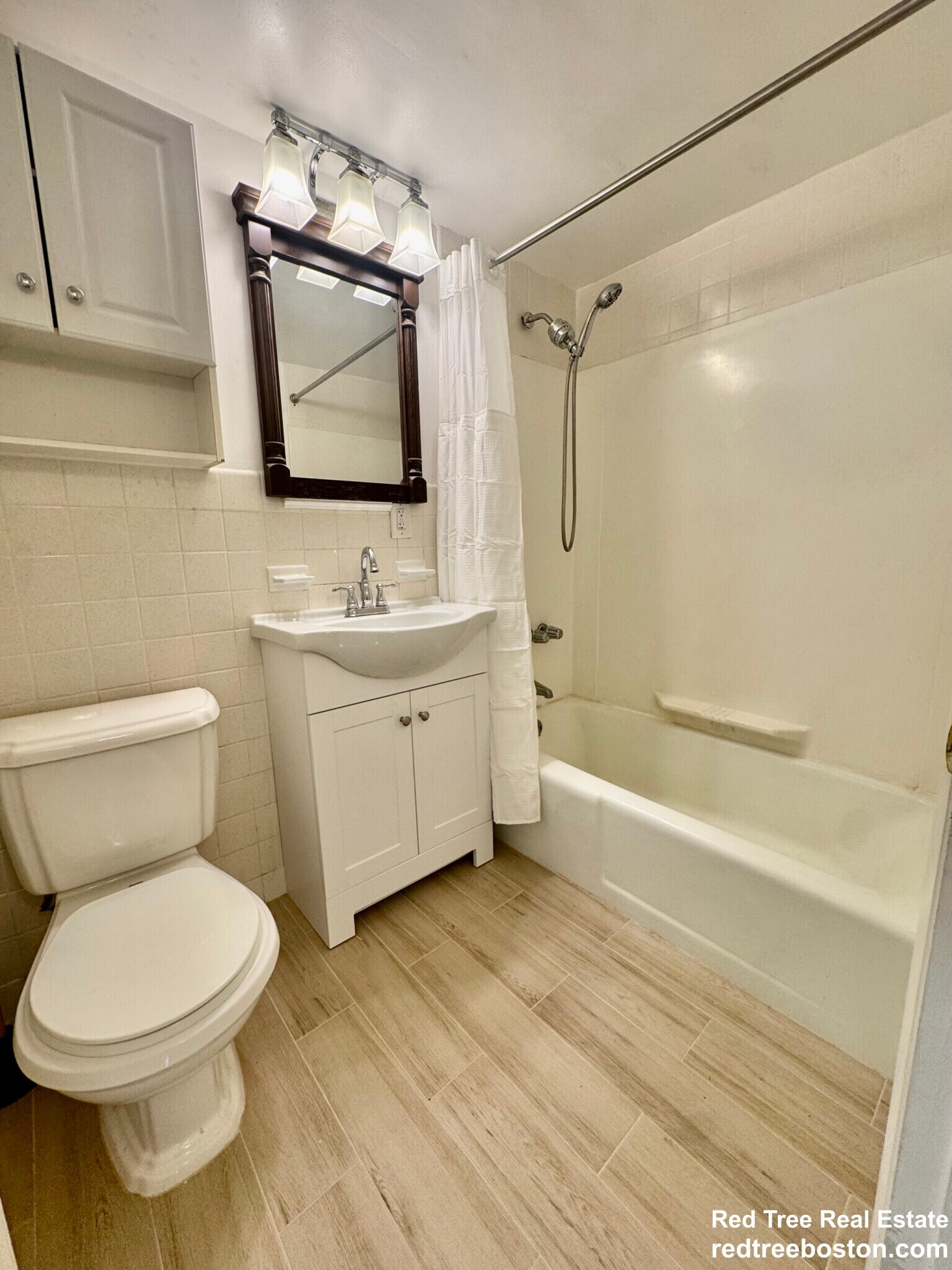 Building Photo - 172 River St