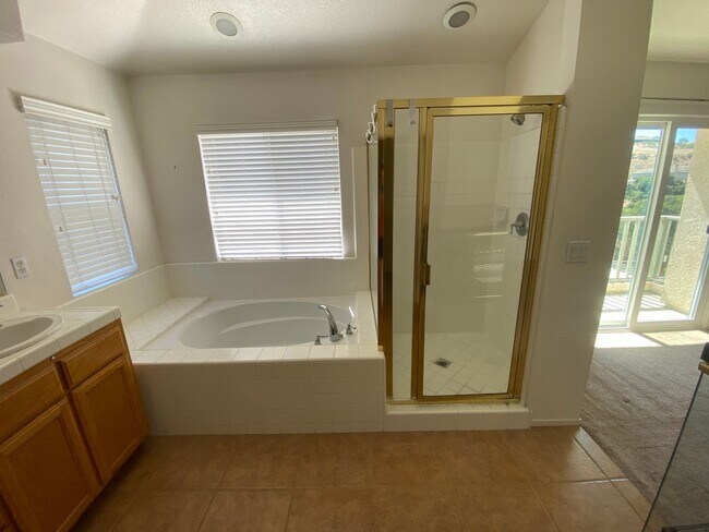 Building Photo - For Rent – Spacious Las Palmas II Home