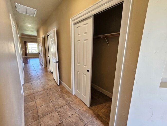 Building Photo - 2817 Tuscanna Dr