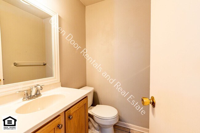 Building Photo - 15110 Tally Ho Dr