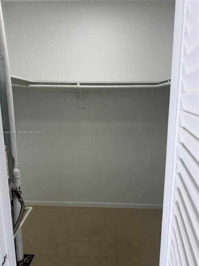 Building Photo - 1455 N Treasure Dr