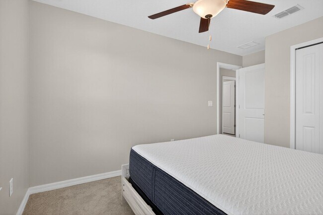 Building Photo - 4BR For Rent - Riverview