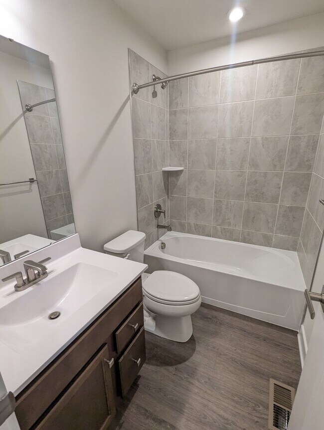 Building Photo - New Build (never lived in) townhouse avail...