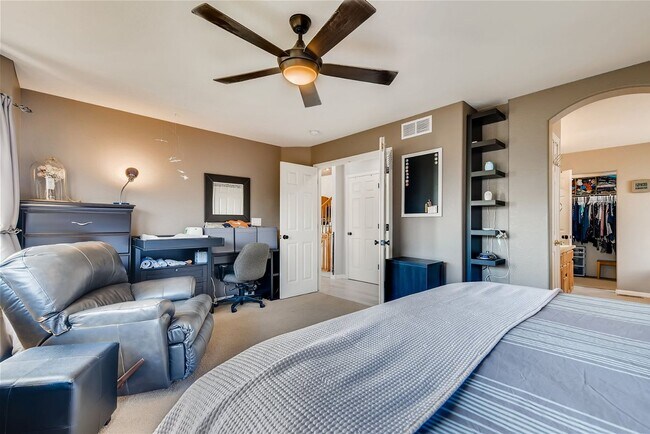 Building Photo - Beautiful 5 Bed 3.5 Bath Home In An Amazin...
