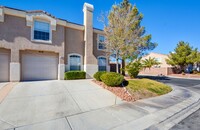 Building Photo - This beautifully renovated townhome is sit...