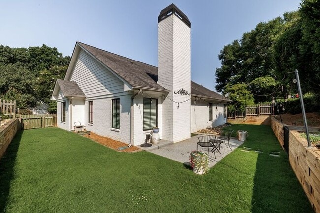 Building Photo - 112 Lucy Ln