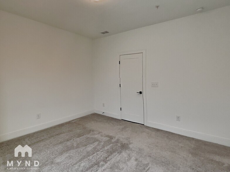 Building Photo - 828 S Columbia Dr