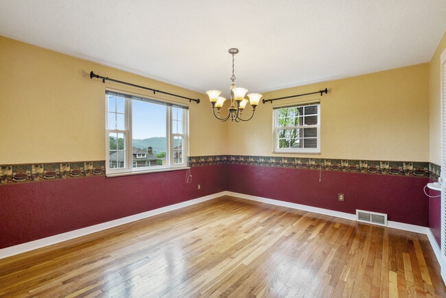 Building Photo - 840 Neely Heights Ave