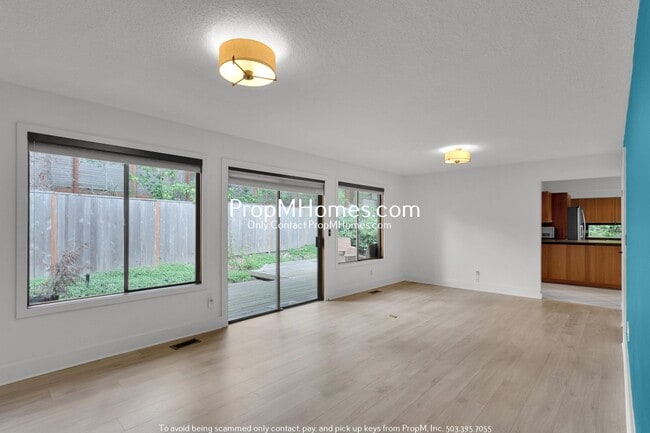 Building Photo - Sleek + Stylish Four Bedroom Escape in Palisades! DEPOSIT SPECIAL