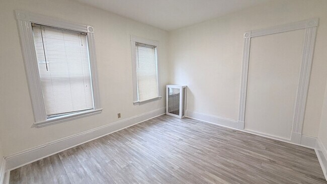 Building Photo - 76 Antwerp St