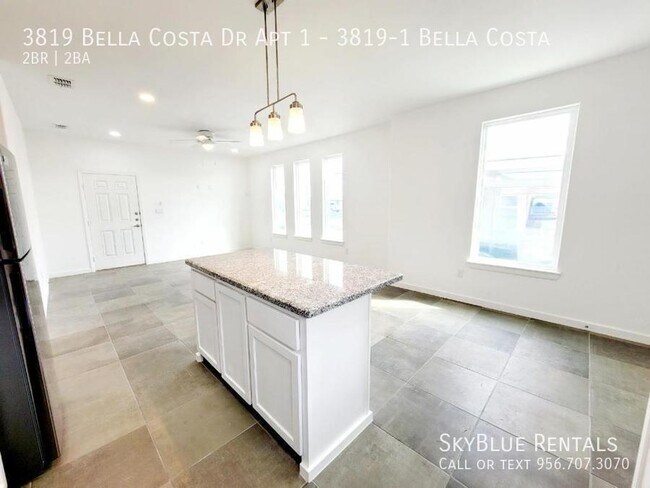 Building Photo - 3819 Bella Costa Dr