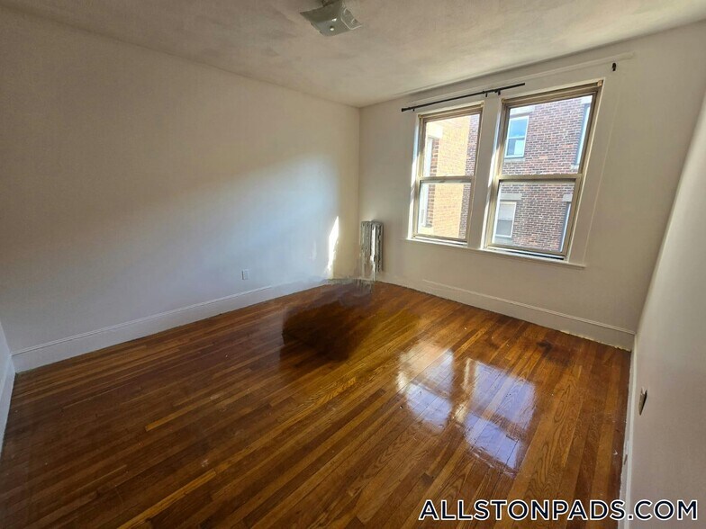 Building Photo - 11 Scottfield Rd