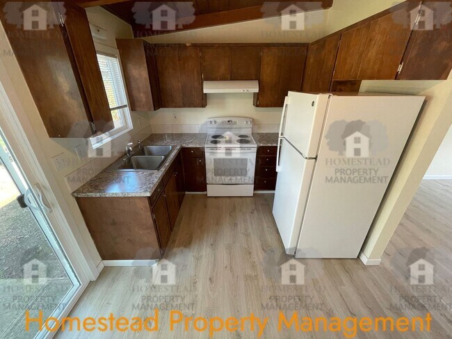 Building Photo - 672