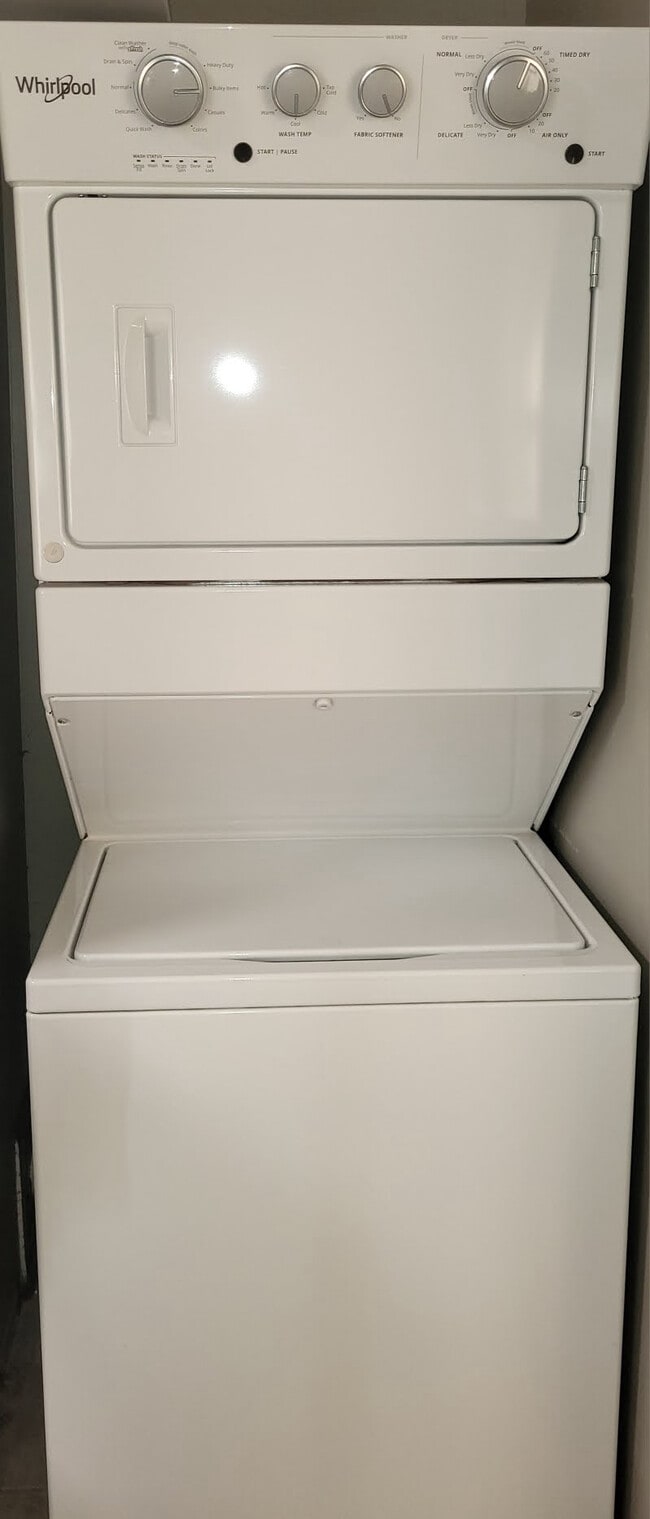 Building Photo - 1913 Boscobel St