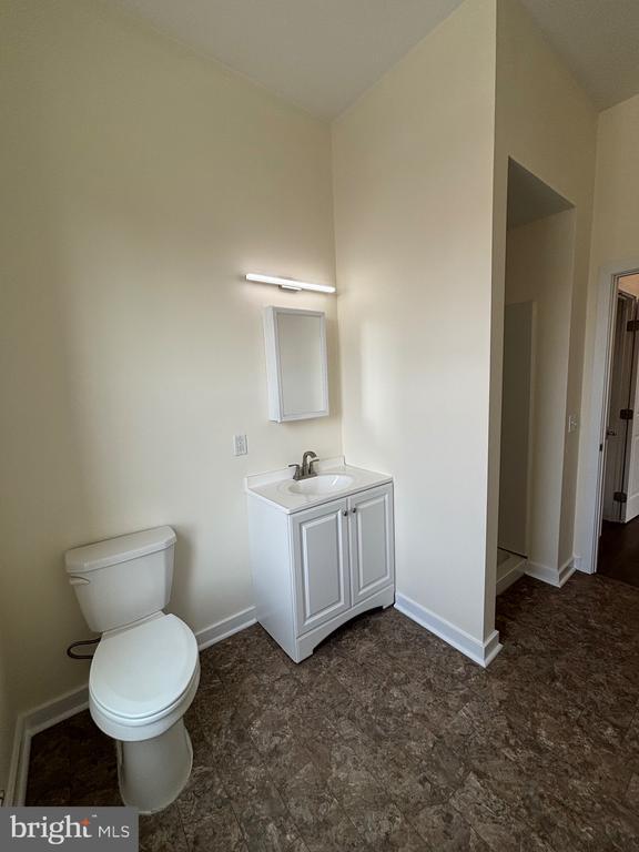 Building Photo - 320 Main St