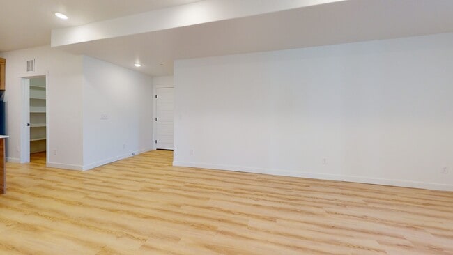 Building Photo - 1137 W 250 S