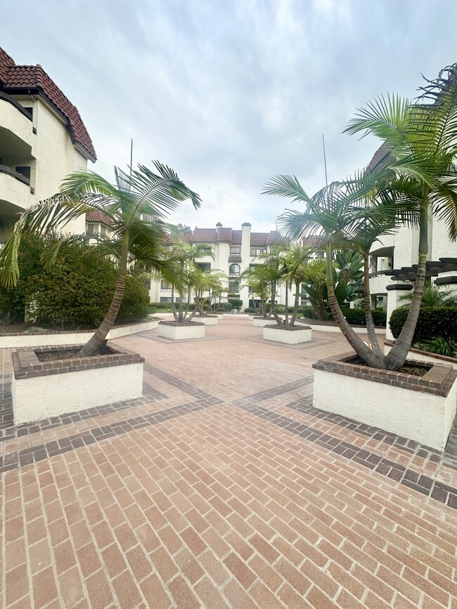 Building Photo - 5865 Friars Rd