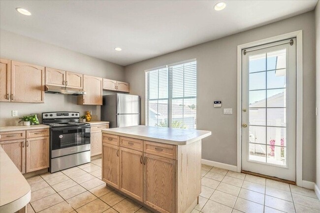 Building Photo - 3570 Four Oaks Blvd