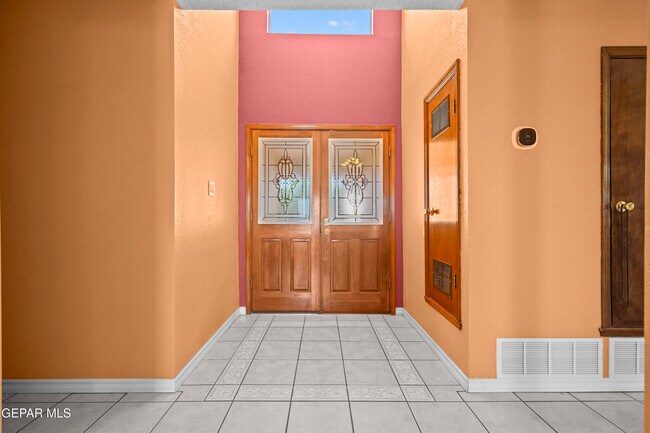 Building Photo - 4805 Maureen Cir