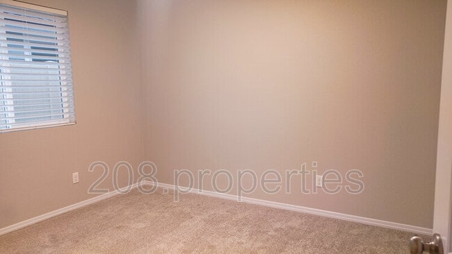 Building Photo - 893 N Bowknot Lake Ave