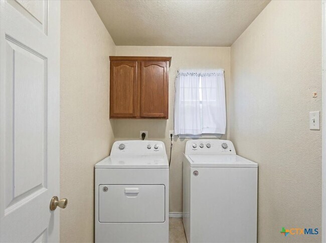 Building Photo - 1200 Lancelot Dr