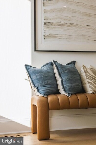 Building Photo - 2460 Ontario Rd NW