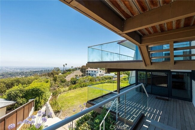 Building Photo - 972 Via Rincon