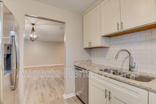 Building Photo - 1404 Johns Rd