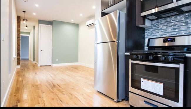 Building Photo - 562 Wilson Ave