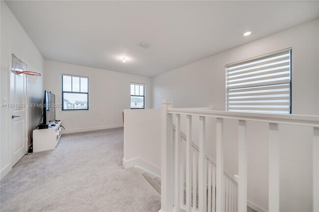 Building Photo - 4416 SW 174th Ave