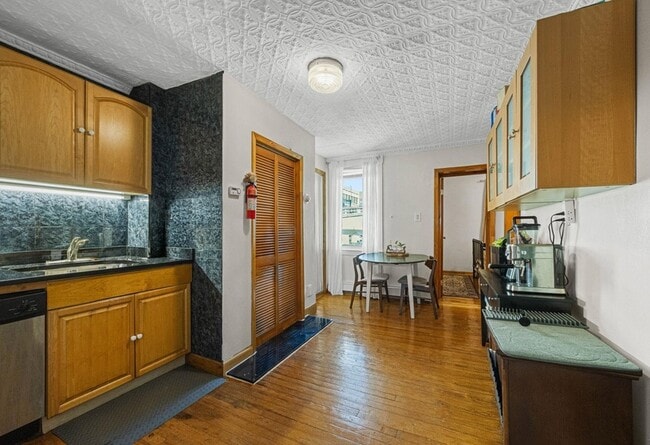 Building Photo - 339 Park Ave