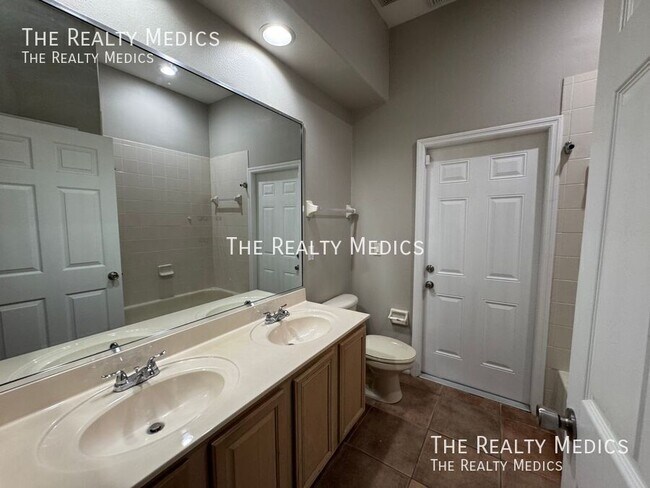 Building Photo - 2521 Roat Dr