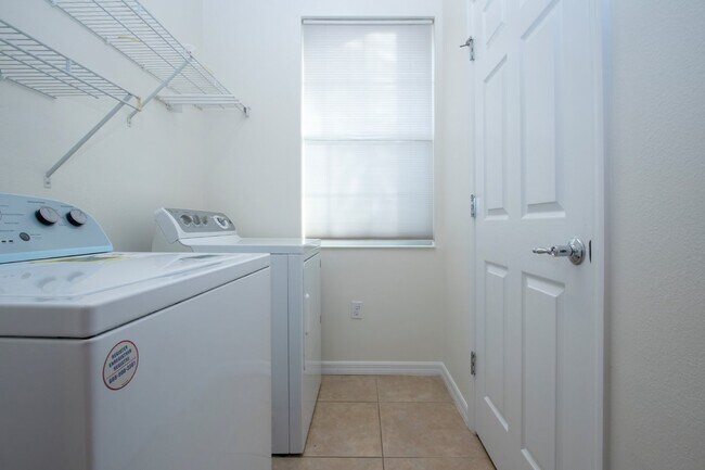 Building Photo - 3 Bedroom 2.5 Bath Townhome San Michele