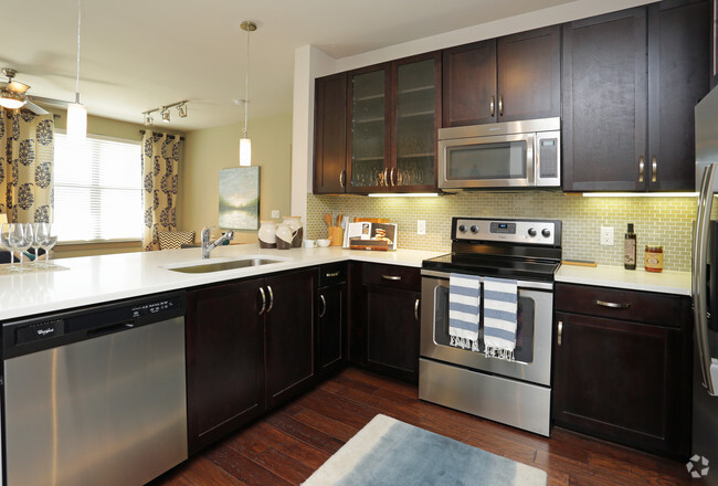 2BR,2BA/1105 SF/Kitchen - The Edge at Glade Parks