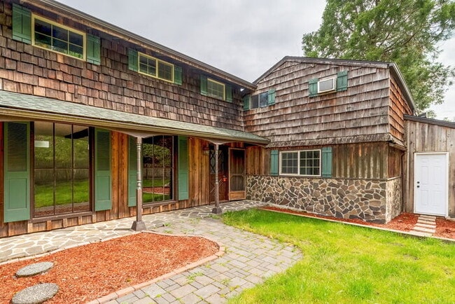 Building Photo - FOUR BEDROOM CHARMER WITH ADU IN CASTLE ROCK