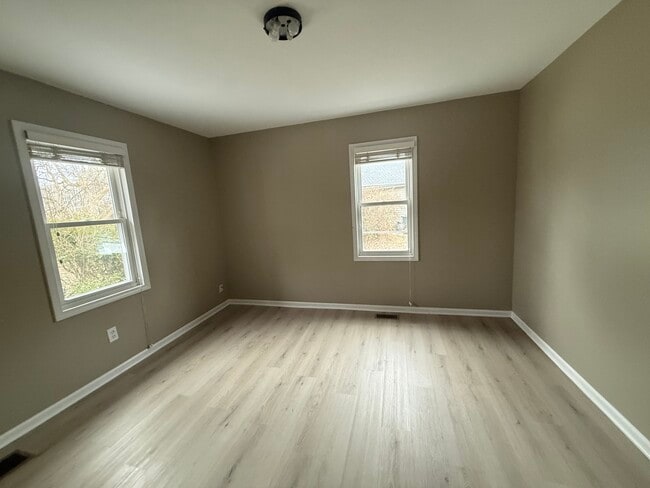 Building Photo - 10S328 Jamie Ln