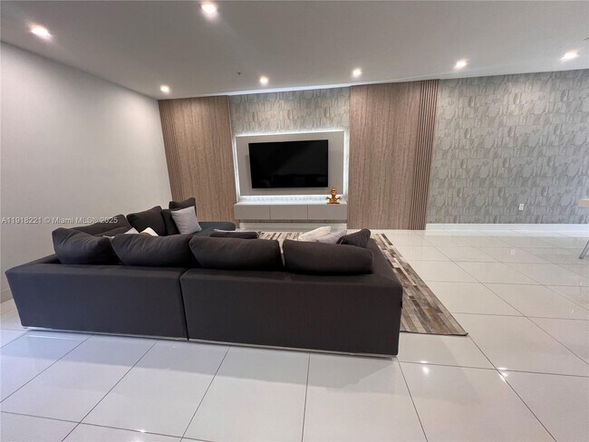 Building Photo - 10431 NW 82nd St